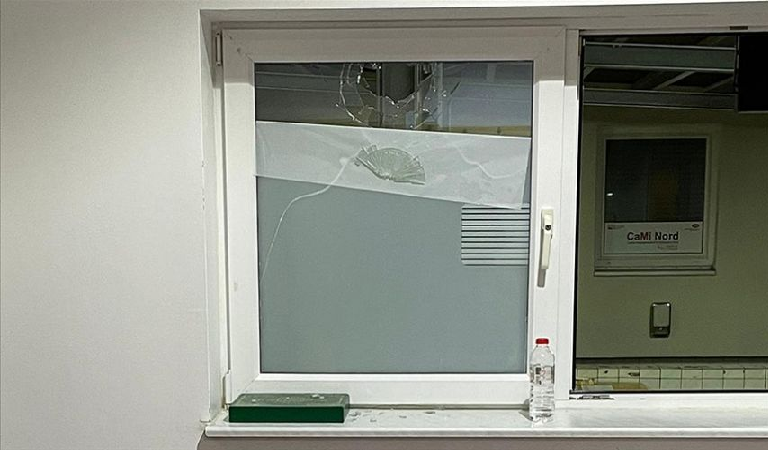 Almanya'da DİTİB camisine taşlı saldırı