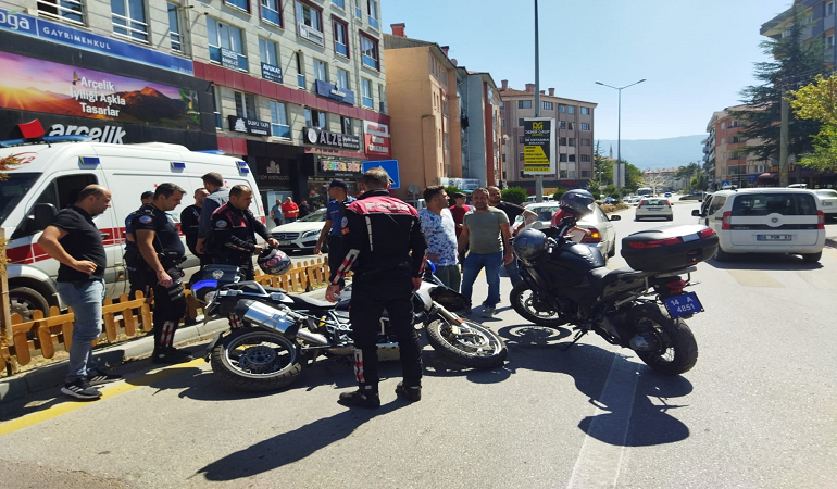 Bolu'da Motosikletli Yunus Ekibi Kaza Yaptı: 2 Polis Yaralandı