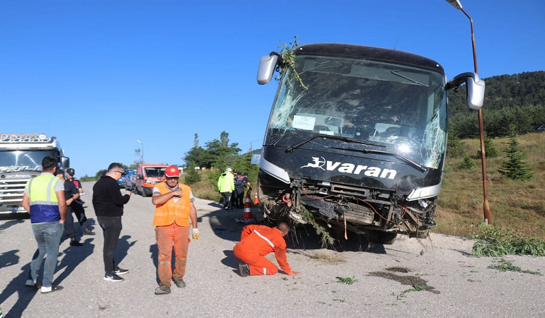 Gerede-Karabük yolunda kaza; 14 yaralı